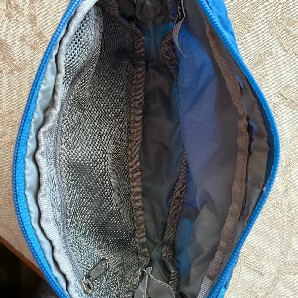 REI Navy Blue Men's Belt Bag - Picture 3 of 9